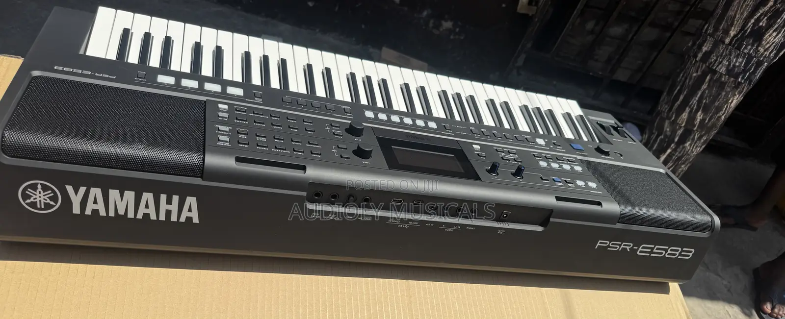 Yamaha PSR E” 583 New Edition Keyboard