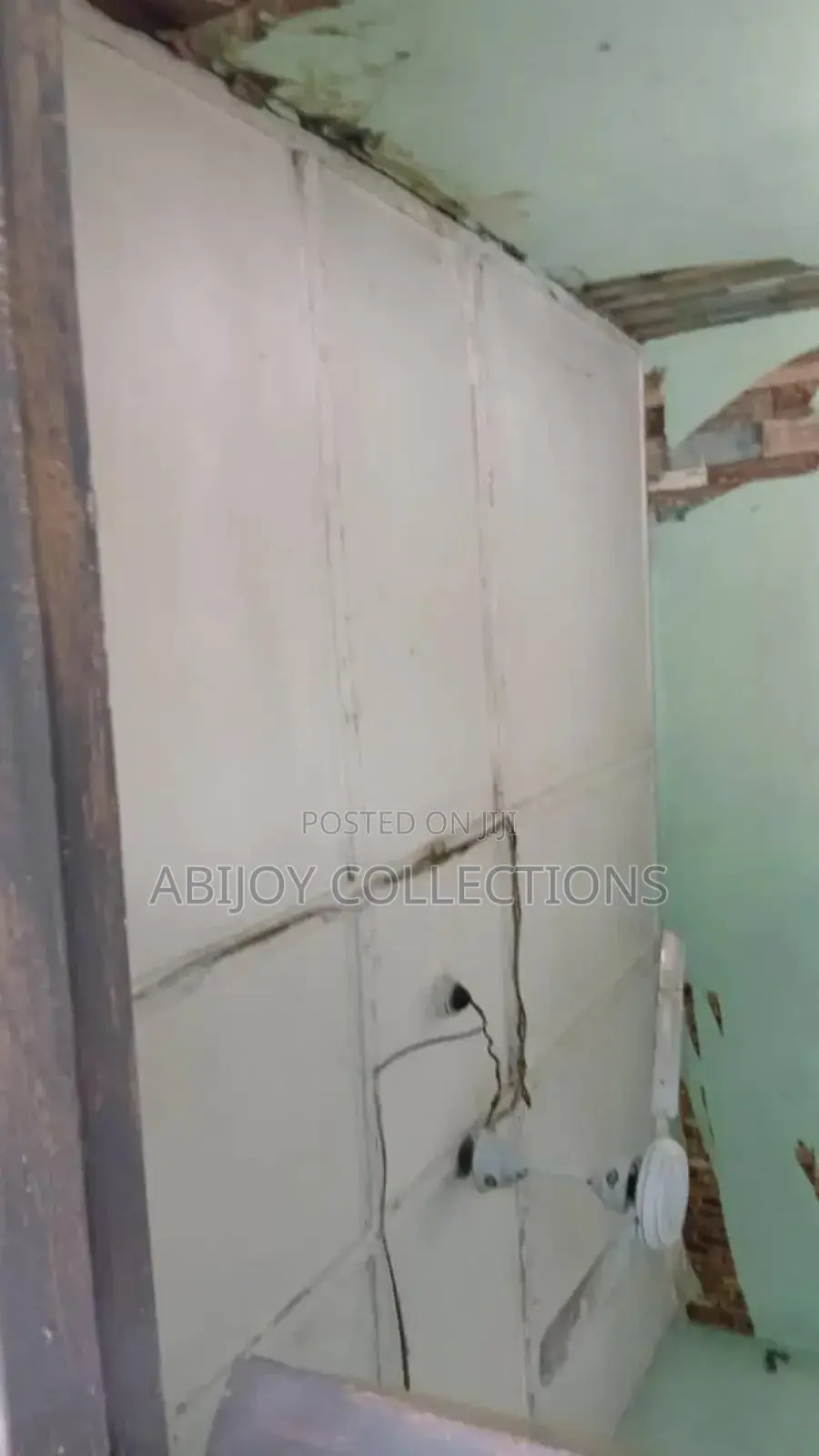 Chamber And Hall With A Personal Electricity Meter