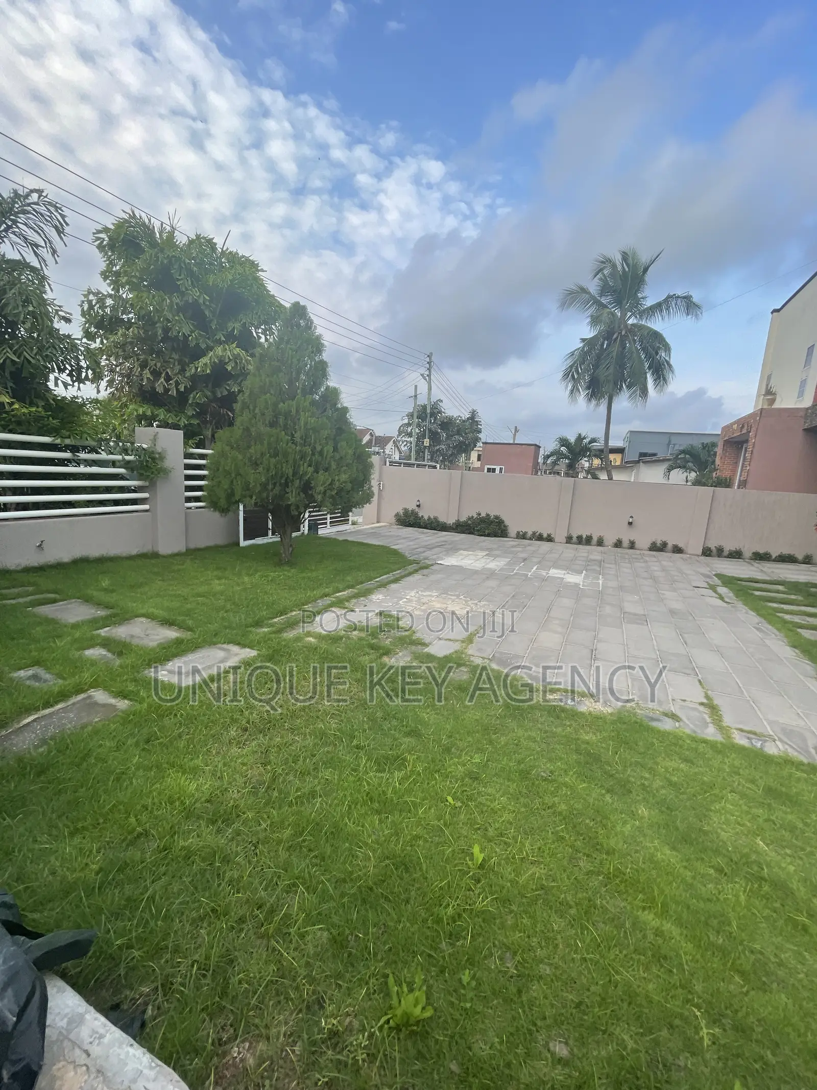 3bdrm House in Unique Key Agency, East Legon for rent