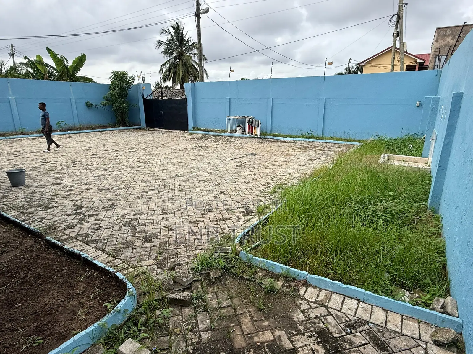 4bdrm House in Awoshie Onyinase, Mangoase for sale