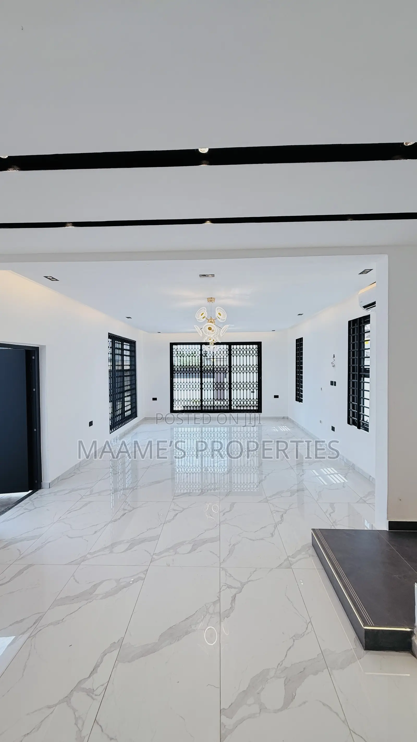 5bdrm Duplex in Tema Metropolitan for sale