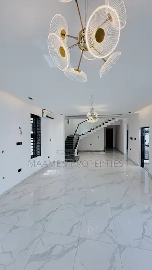 5bdrm Duplex in Tema Metropolitan for sale