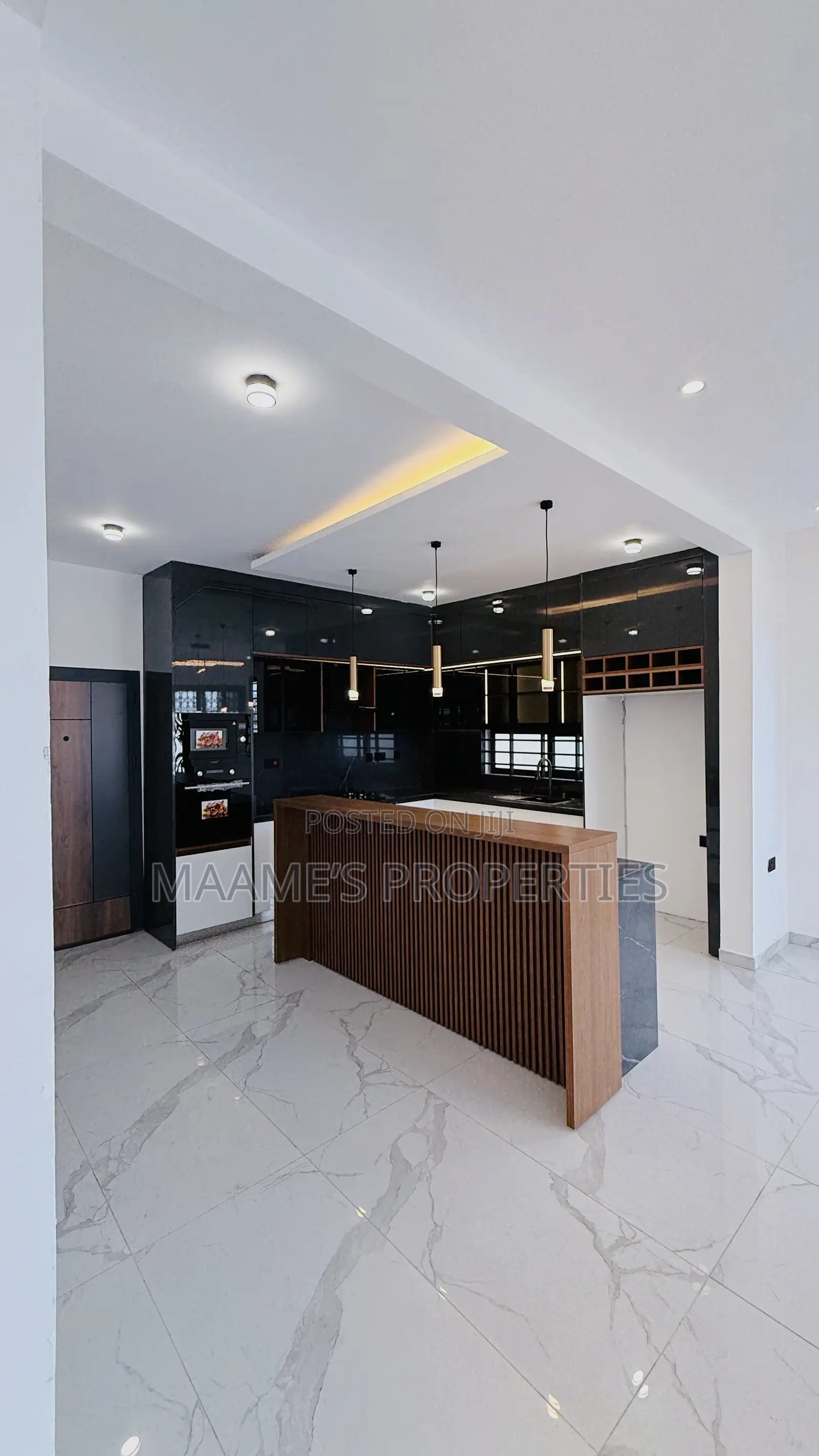5bdrm Duplex in Tema Metropolitan for sale