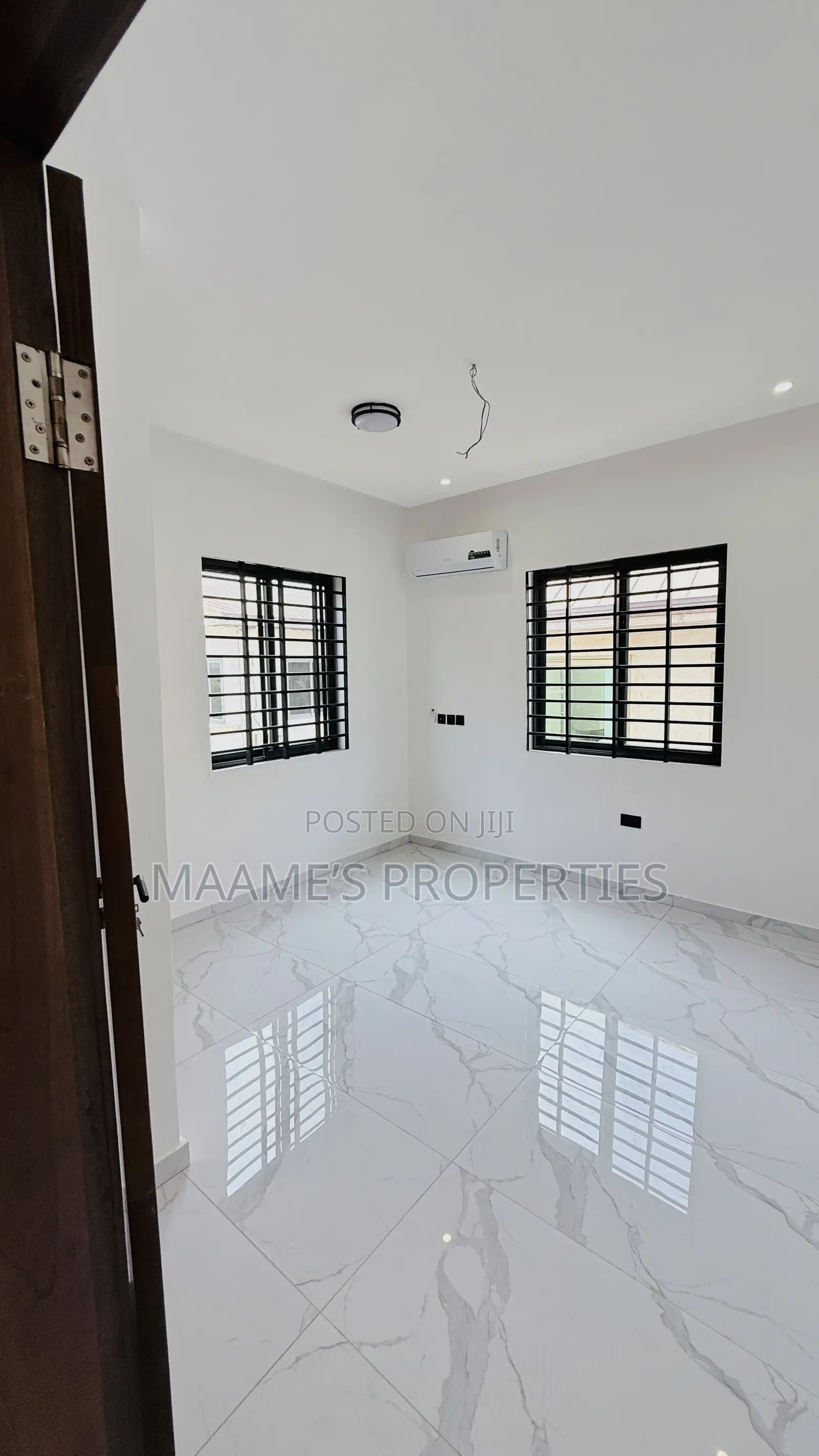 5bdrm Duplex in Tema Metropolitan for sale