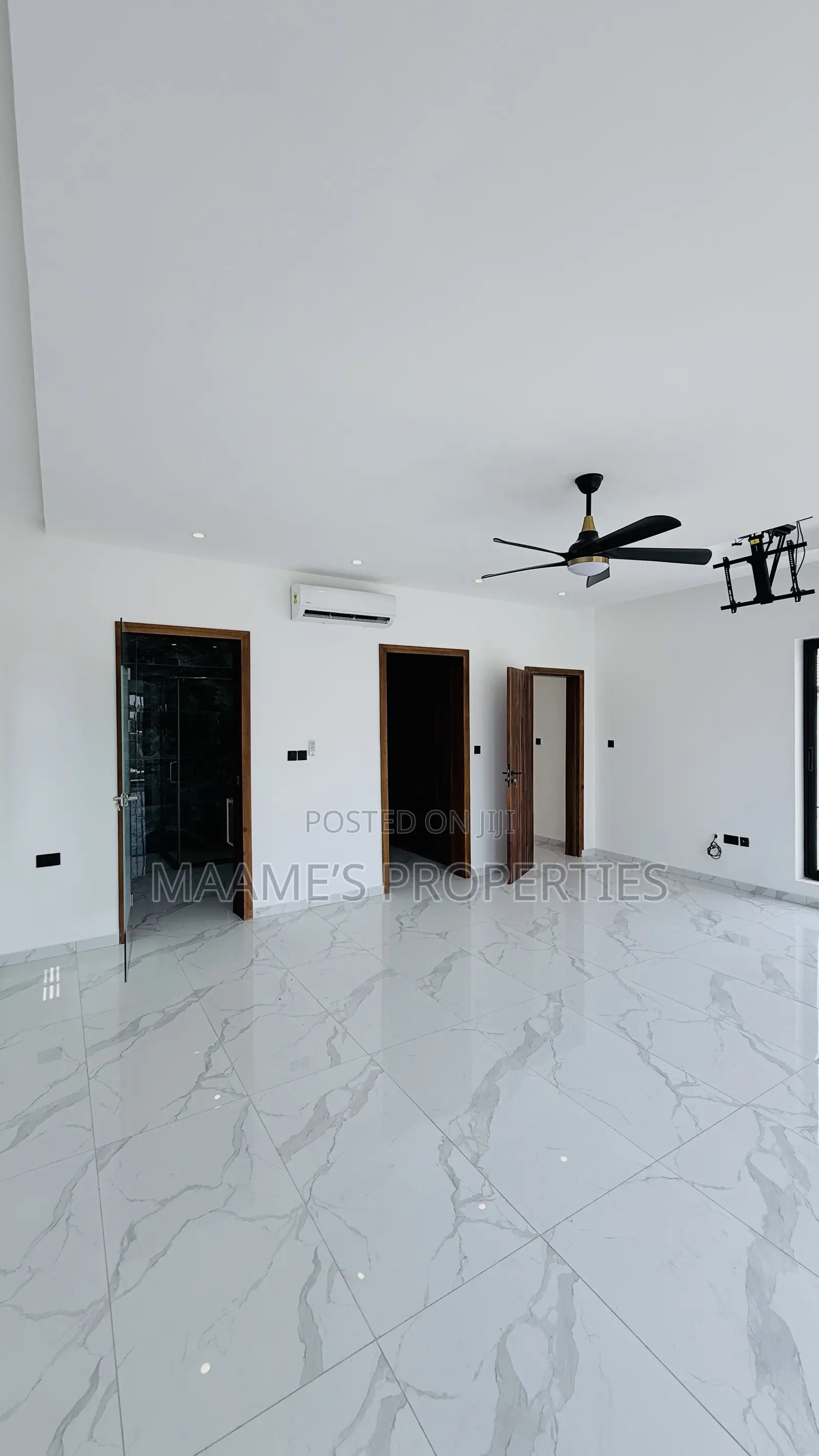 5bdrm Duplex in Tema Metropolitan for sale