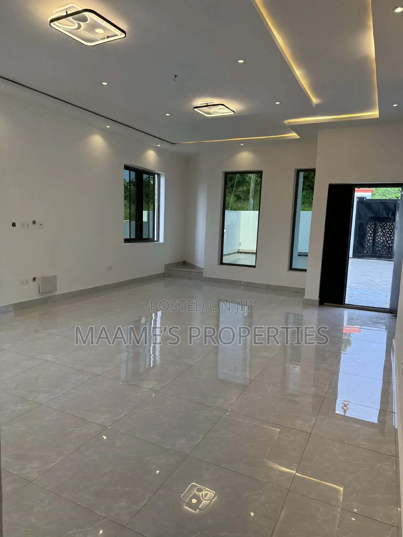 4bdrm Duplex in Kwabenya for sale