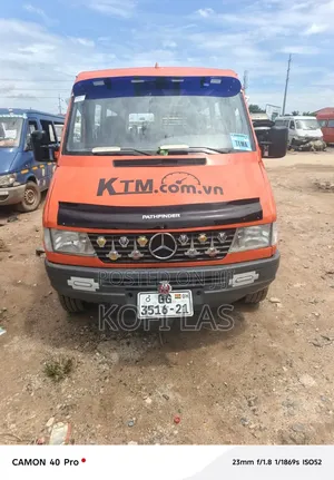 Mercedes-Benz Sprinter 2010 Orange