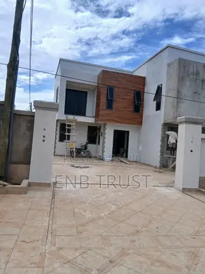 4bdrm Duplex in Sakumono for sale