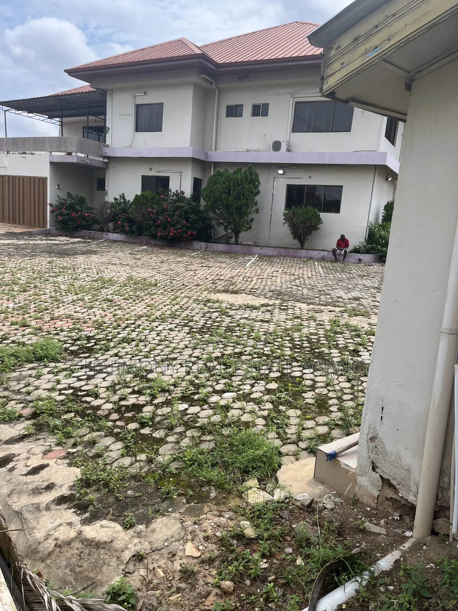 19bdrm House in Abelemkpe for rent