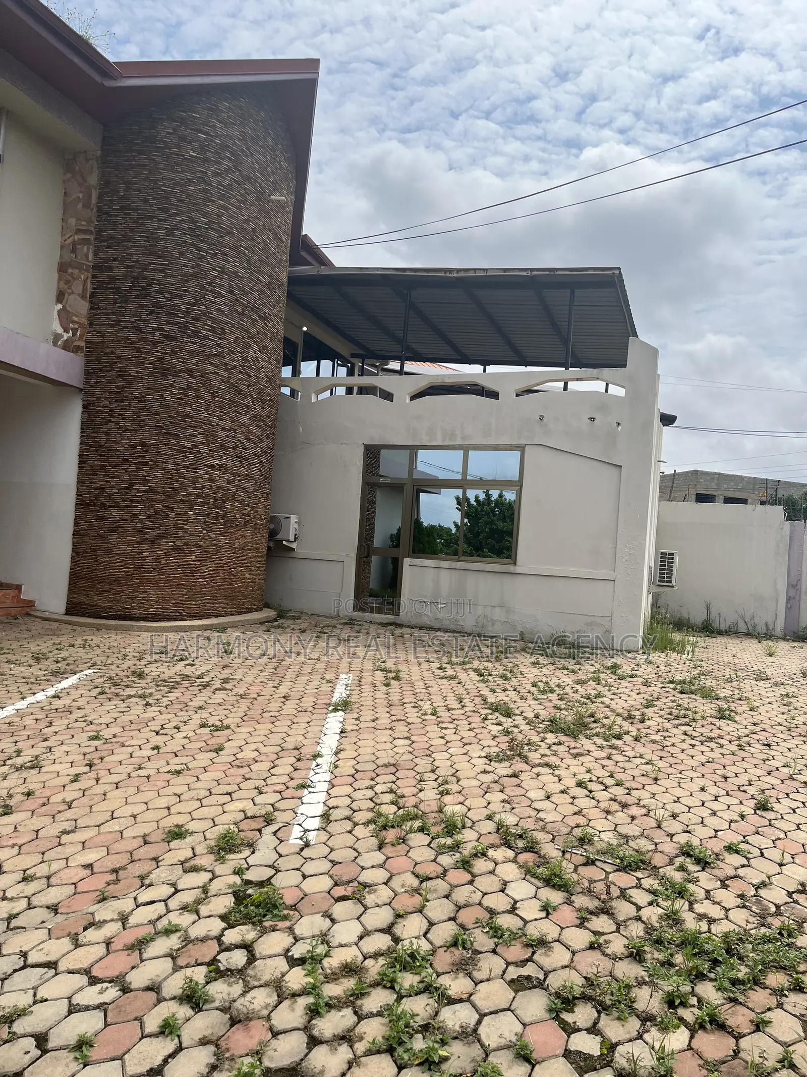 19bdrm House in Abelemkpe for rent