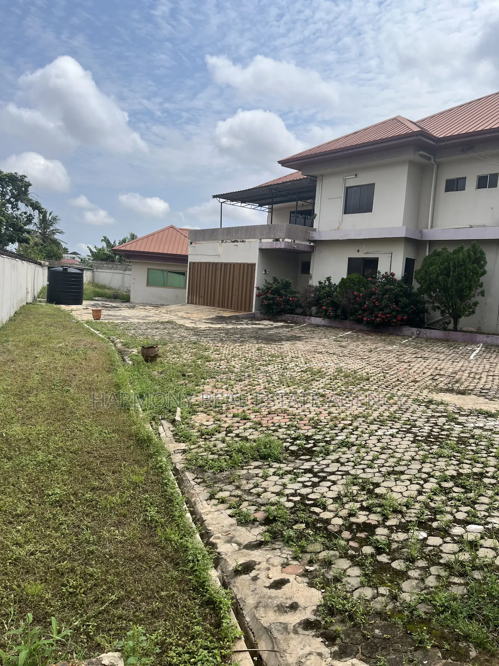 19bdrm House in Abelemkpe for rent