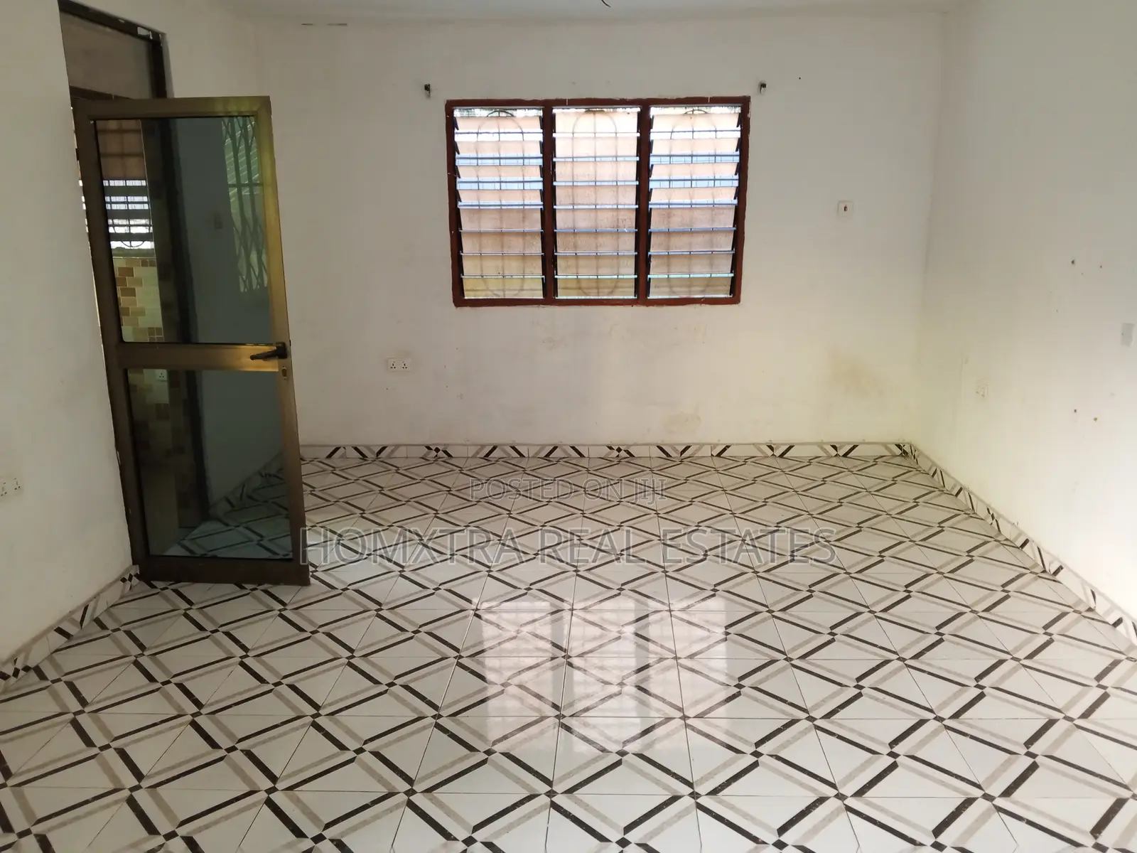 3bdrm Apartment in Homxtra Real Estates, Fan Milk for rent
