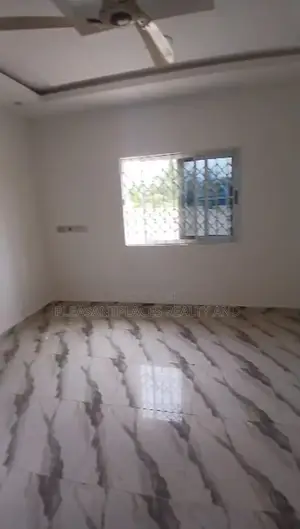 3bdrm House in Pleasantplaces And, Amasaman for rent