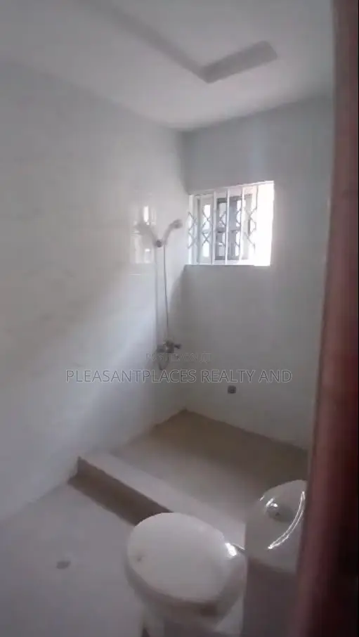 3bdrm House in Pleasantplaces And, Amasaman for rent