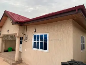 3bdrm House in Pleasantplaces And, Amasaman for rent