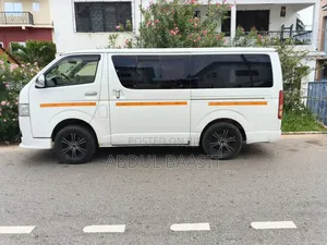 Toyota HiAce 2013 White