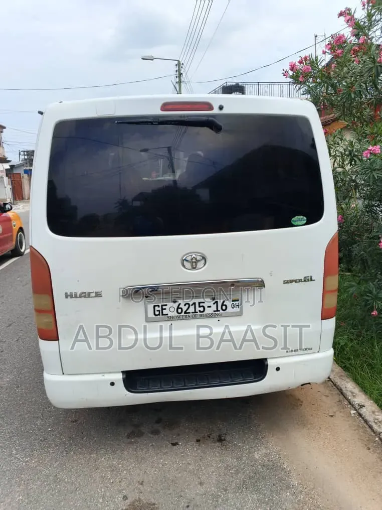 Toyota HiAce 2013 White