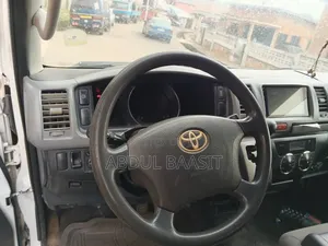 Toyota HiAce 2013 White