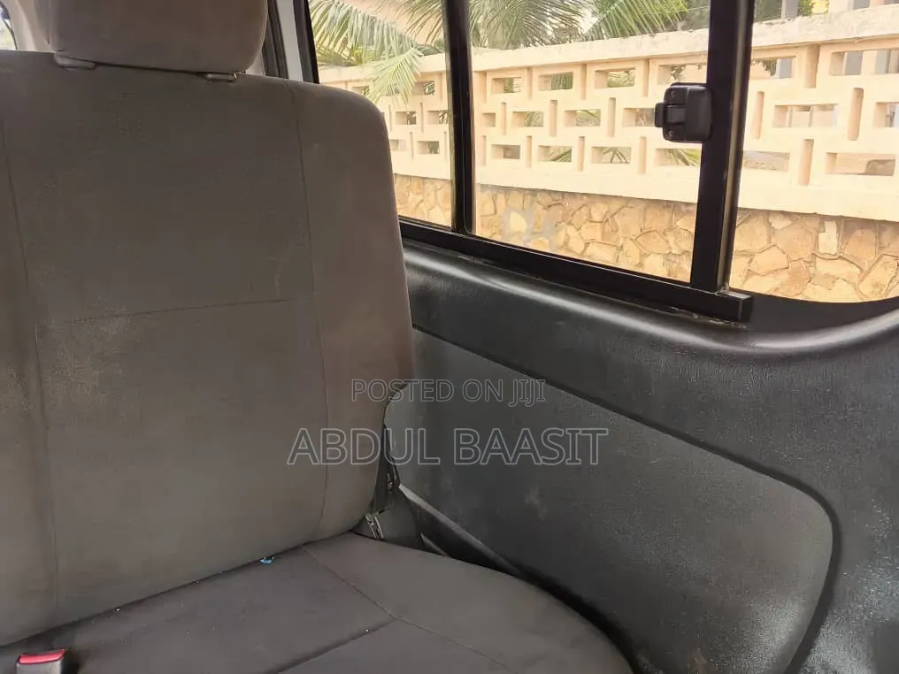 Toyota HiAce 2013 White