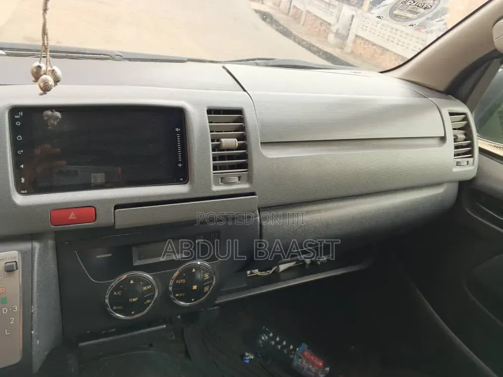 Toyota HiAce 2013 White