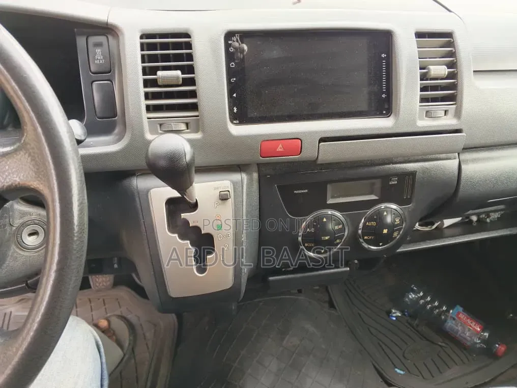 Toyota HiAce 2013 White