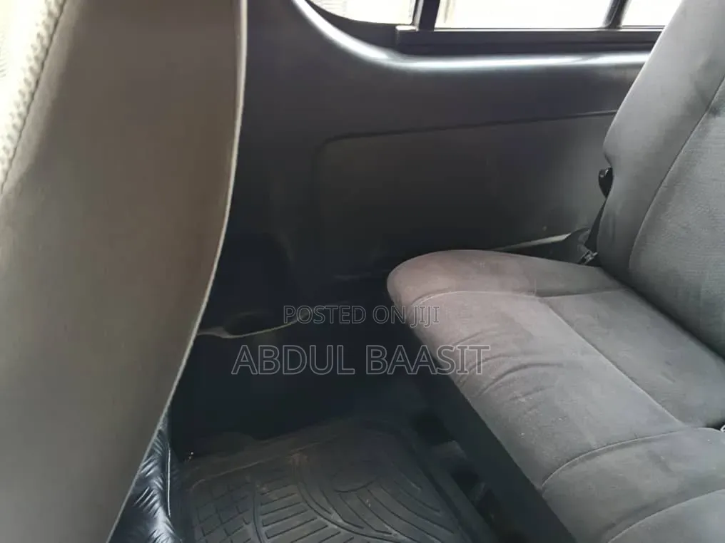 Toyota HiAce 2013 White