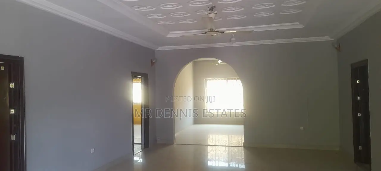 4bdrm House in Westhills Mall for rent