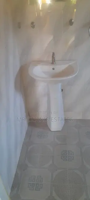 4bdrm House in Westhills Mall for rent