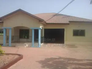 4bdrm House in Westhills Mall for rent