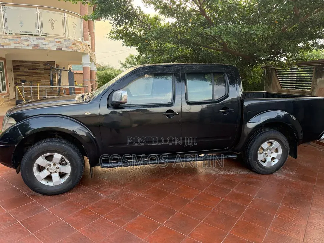Nissan Navara 2010 Black