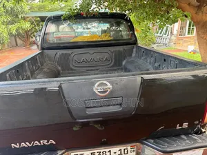Nissan Navara 2010 Black