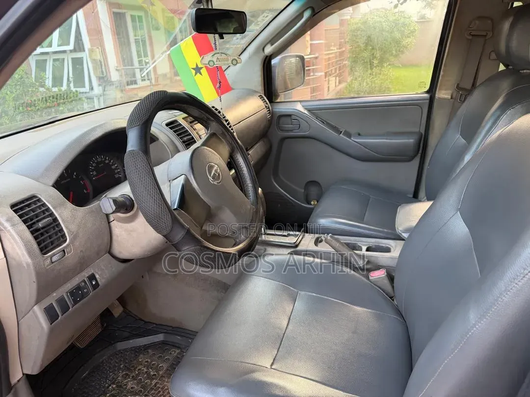 Nissan Navara 2010 Black