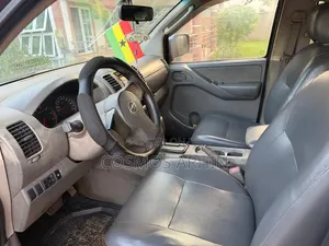 Nissan Navara 2010 Black