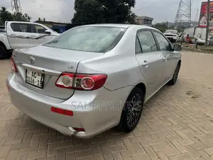 Toyota Corolla LE 4dr Sedan (1.8L 4cyl 4A) 2013 Silver