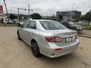 Toyota Corolla LE 4dr Sedan (1.8L 4cyl 4A) 2013 Silver