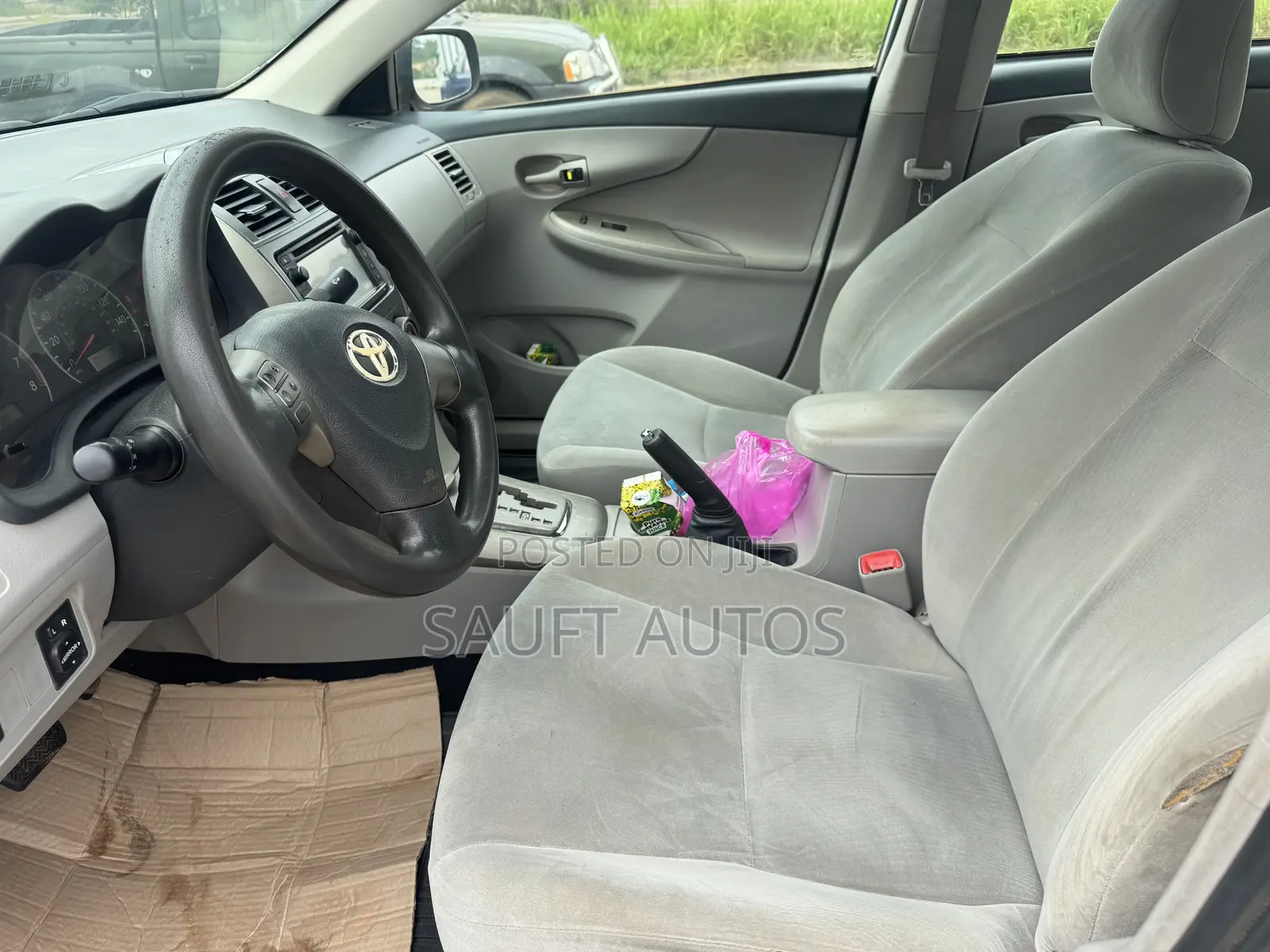 Toyota Corolla LE 4dr Sedan (1.8L 4cyl 4A) 2013 Silver