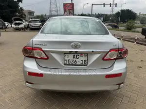 Toyota Corolla LE 4dr Sedan (1.8L 4cyl 4A) 2013 Silver