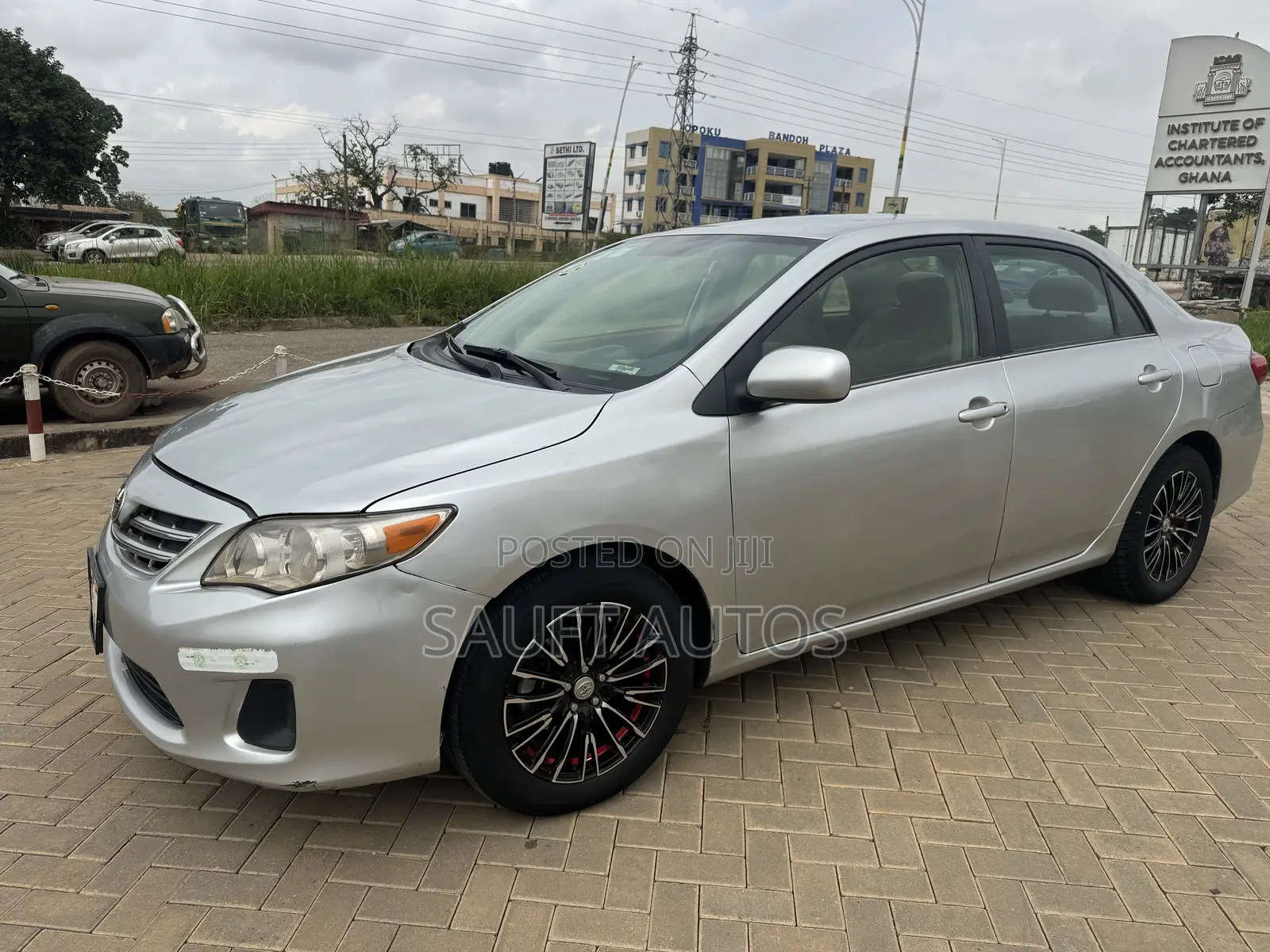 Toyota Corolla LE 4dr Sedan (1.8L 4cyl 4A) 2013 Silver