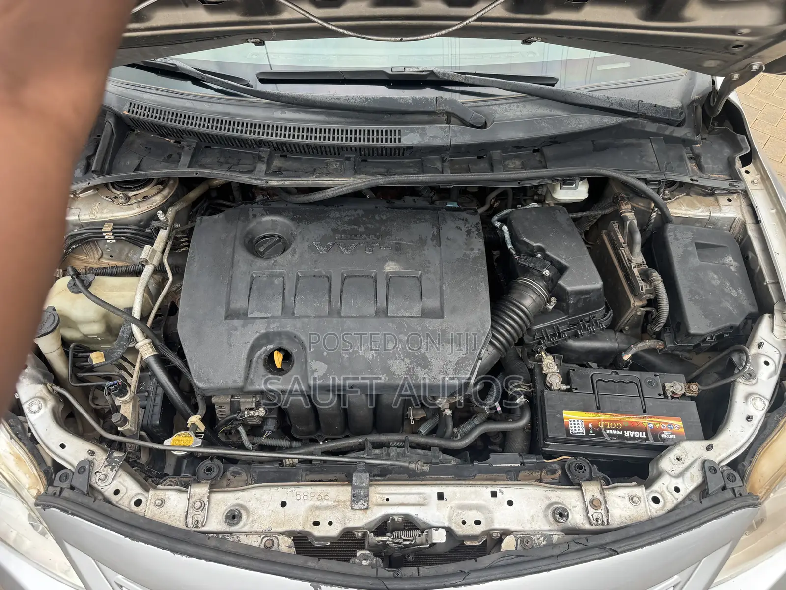 Toyota Corolla LE 4dr Sedan (1.8L 4cyl 4A) 2013 Silver