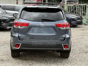 Toyota Highlander XLE 2019 Blue