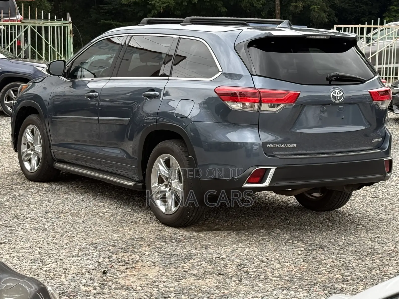 Toyota Highlander XLE 2019 Blue