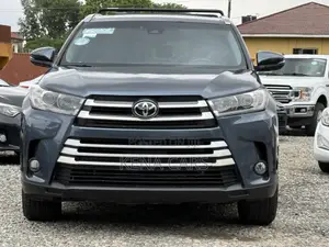 Toyota Highlander XLE 2019 Blue