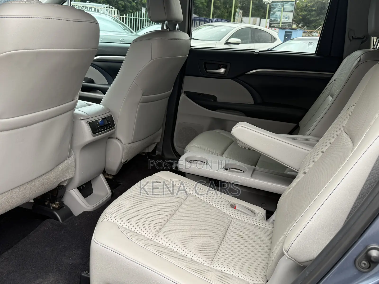 Toyota Highlander XLE 2019 Blue