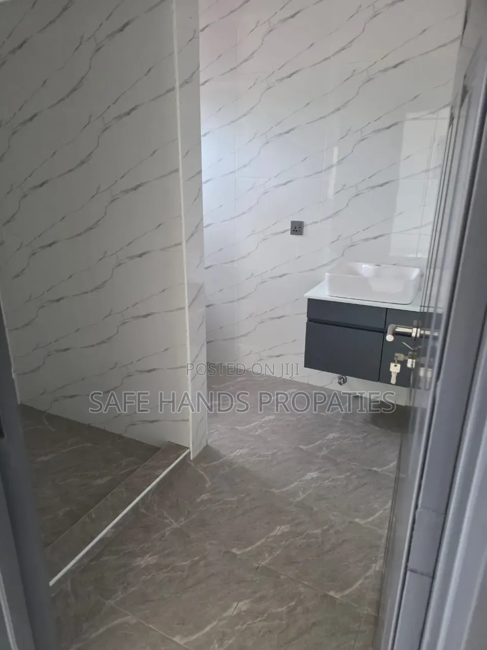 5bdrm House in East Legon, Accra Metropolitan for rent