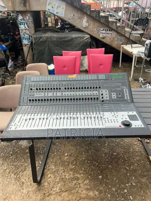 Yamaha Dm2000 Digital Mixing Console