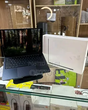 New Laptop Apple MacBook Air 32GB Apple M2 SSD 1T