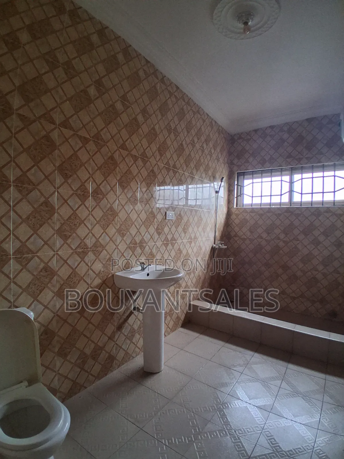 3bdrm House in Old Ashongman, Ablorh Adjei for sale