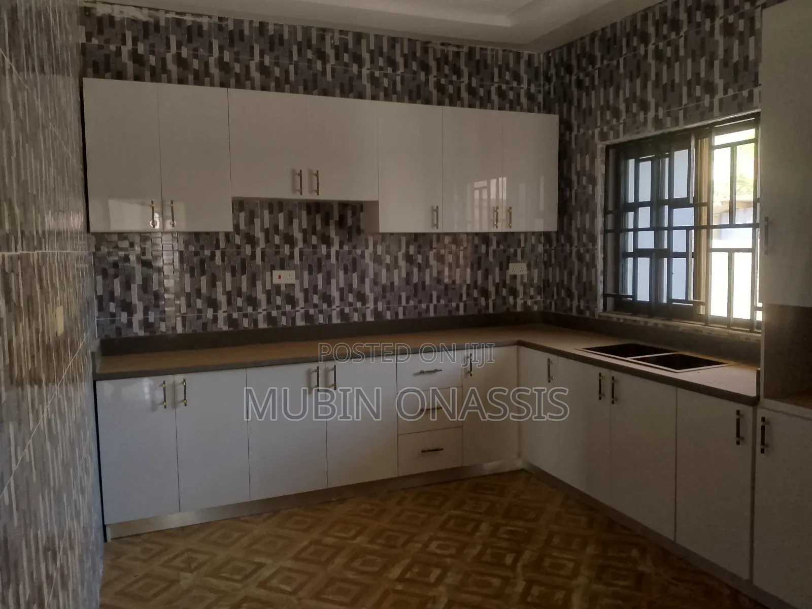 3bdrm House in Iterms Propartys, School Junction for sale
