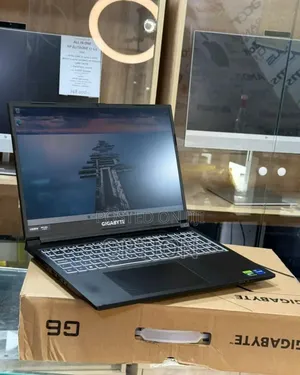 New Laptop Gigabyte AORUS 17G 16GB Intel Core i7 SSD 1T