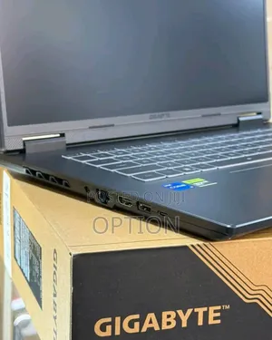 New Laptop Gigabyte AORUS 17G 16GB Intel Core i7 SSD 1T